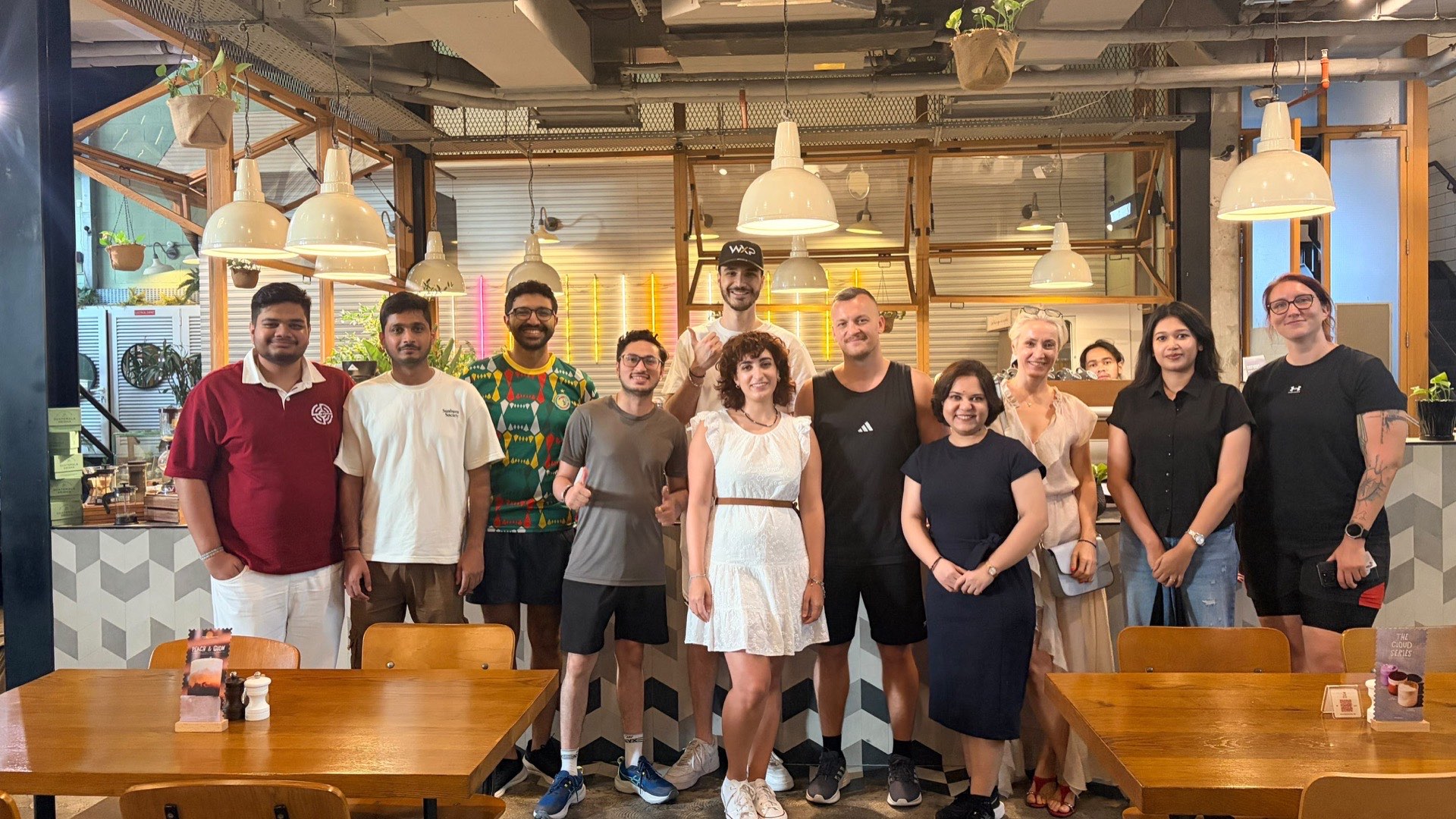 WorldXpat members together at a Dubai café