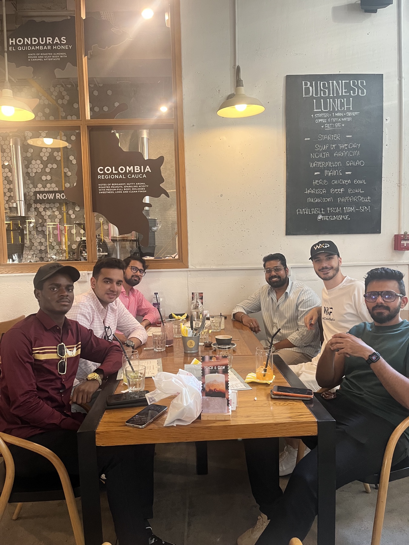 WorldXpat coffee meetup guests around the table